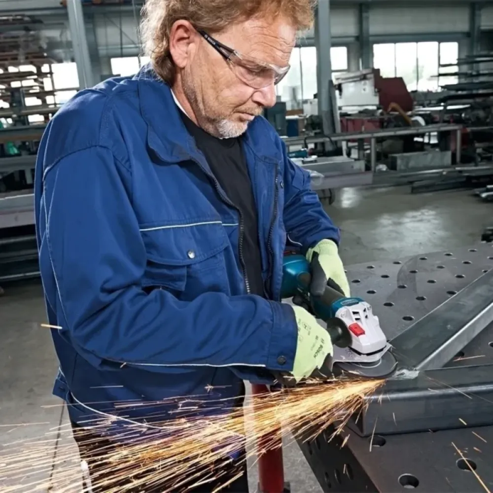 Bosch Professional GWS 18V-10 (без АКБ и ЗУ) аккумуляторная угловая шлифмашина, 06019J4002